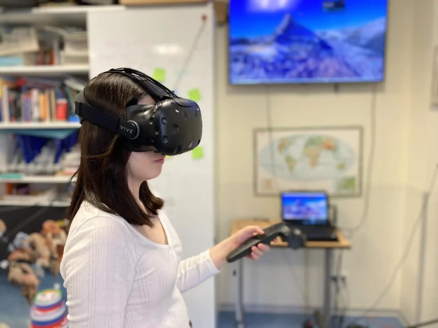 Frankfurt-International-School-VR-dijital-öğrenme-ölçekli