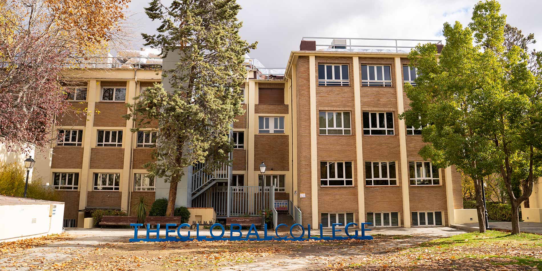 Küresel kolej fotoğrafı 1
