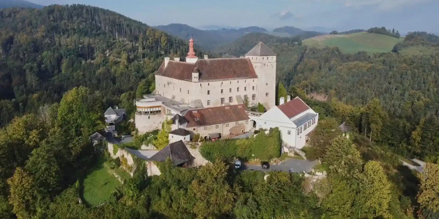 schloss-kapak-fotoğrafı