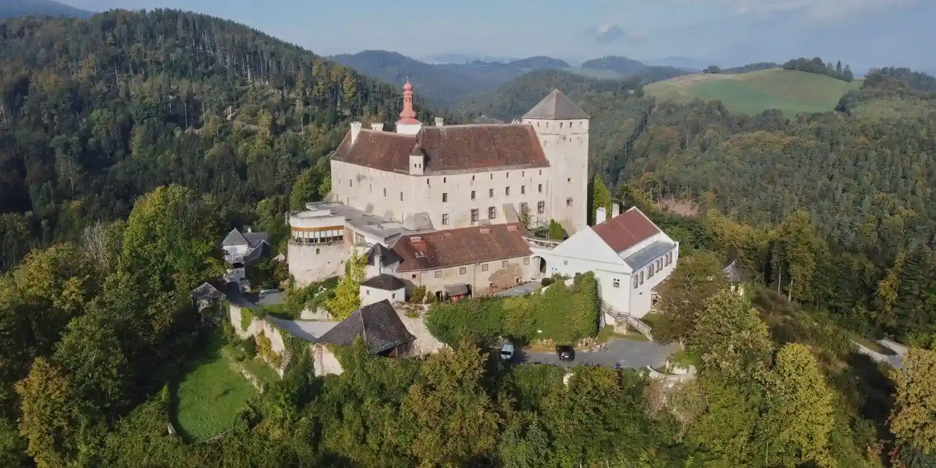 schloss kapak fotoğrafı